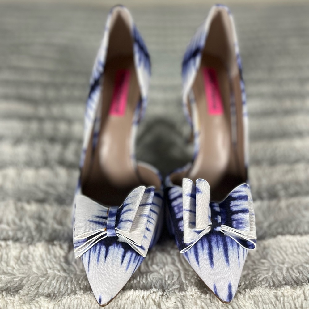 Betsey Johnson Prince Tie Dye Pumps Stilettos D’Orsay With Bow Size 9 NWOB - Picture 3 of 8